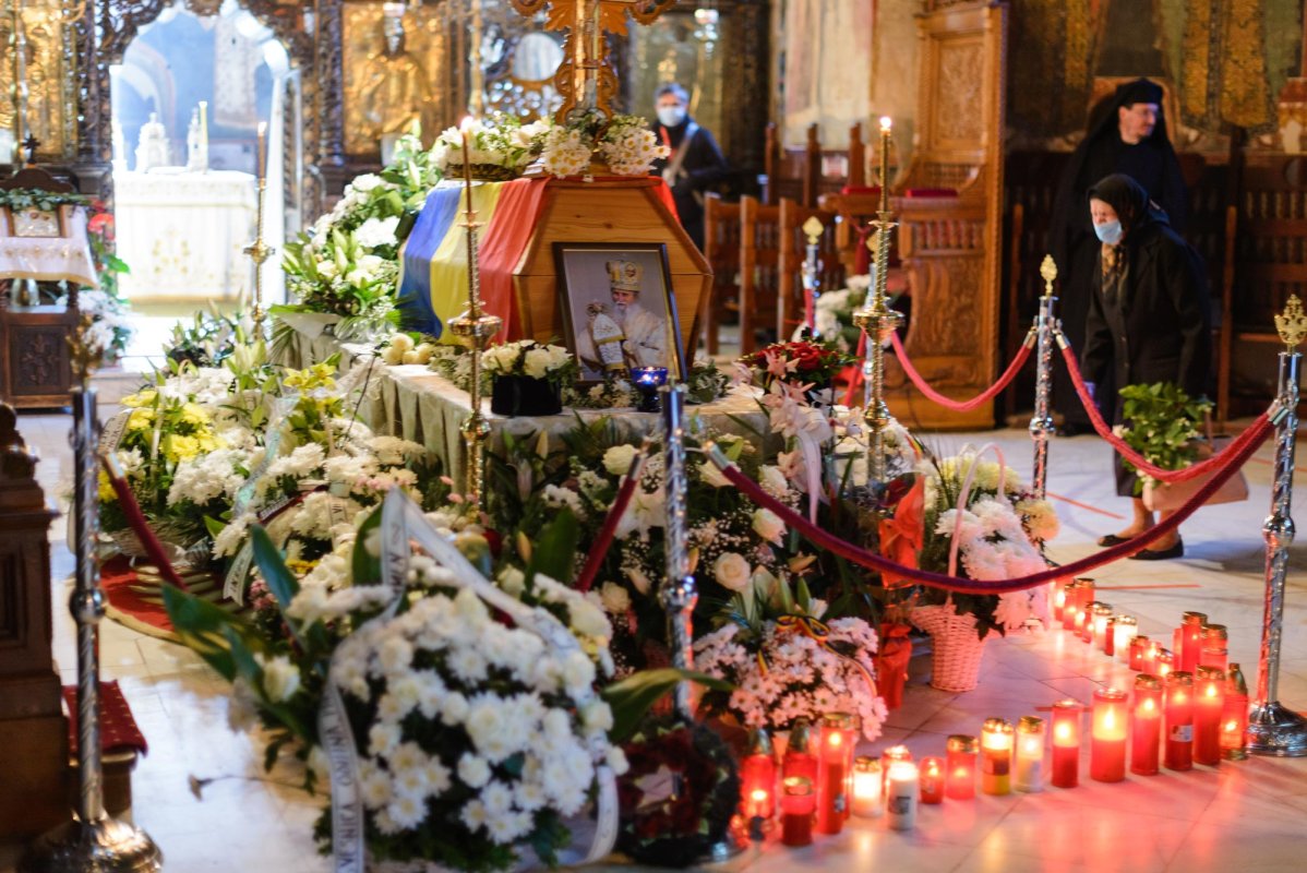 Arhiepiscopul Pimen, depus spre veşnică odihnă 145306