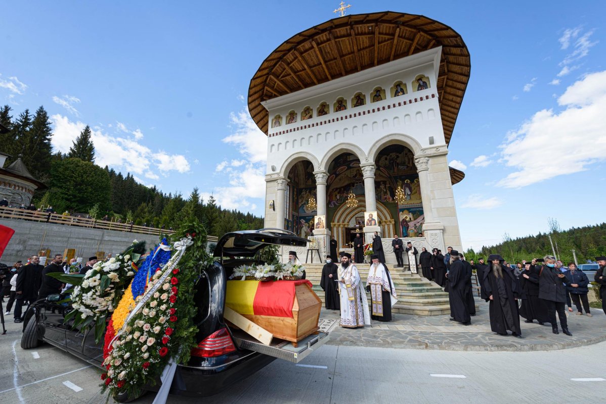 Arhiepiscopul Pimen, depus spre veşnică odihnă 145399