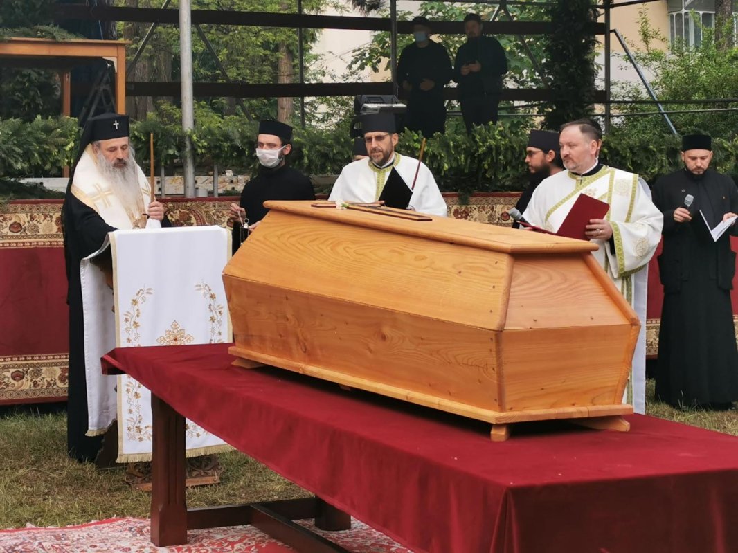 Rugăciune şi priveghere la căpătâiul Arhiepiscopului Pimen 145250