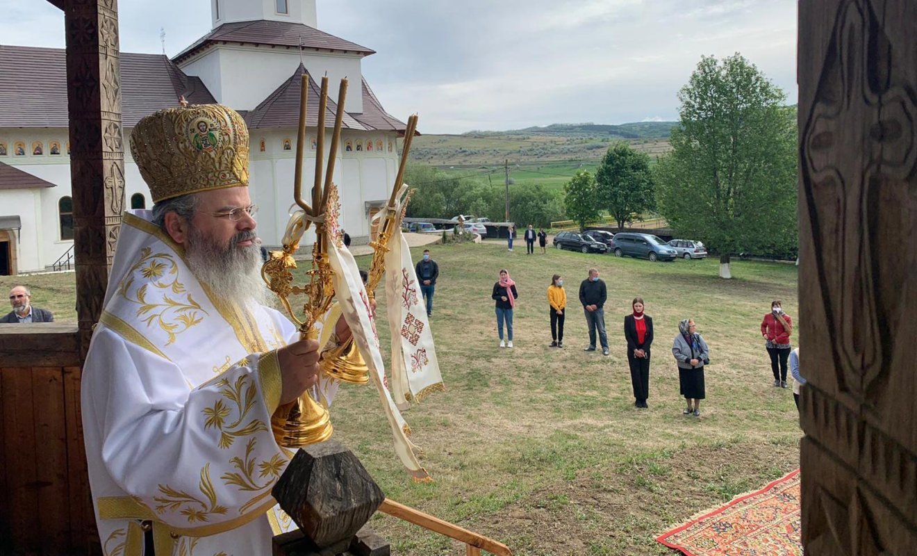 Slujire arhierească la Movila lui Burcel 145311