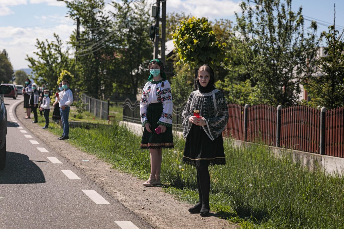 Lacrimi şi flori pentru Arhiepiscopul Sucevei şi Rădăuților 145387