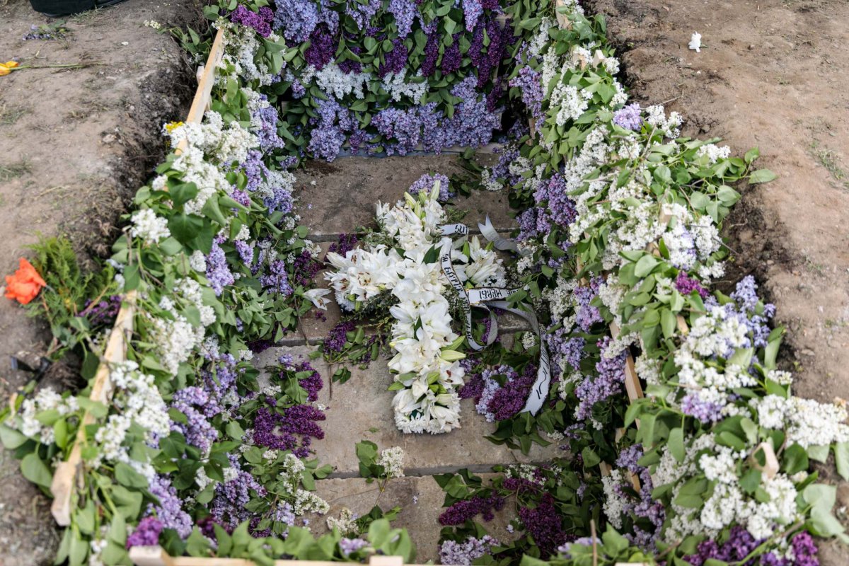 Lacrimi şi flori pentru Arhiepiscopul Sucevei şi Rădăuților 145394