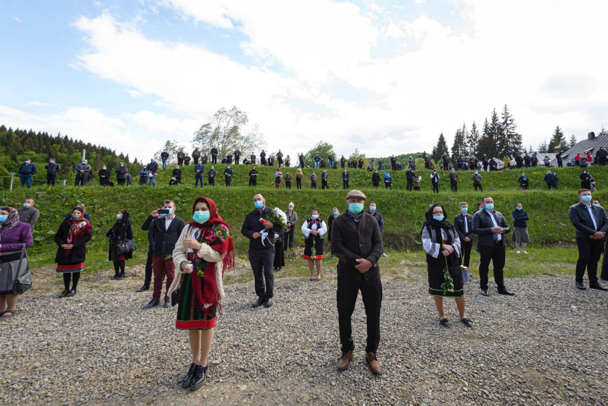 Lacrimi şi flori pentru Arhiepiscopul Sucevei şi Rădăuților 145397