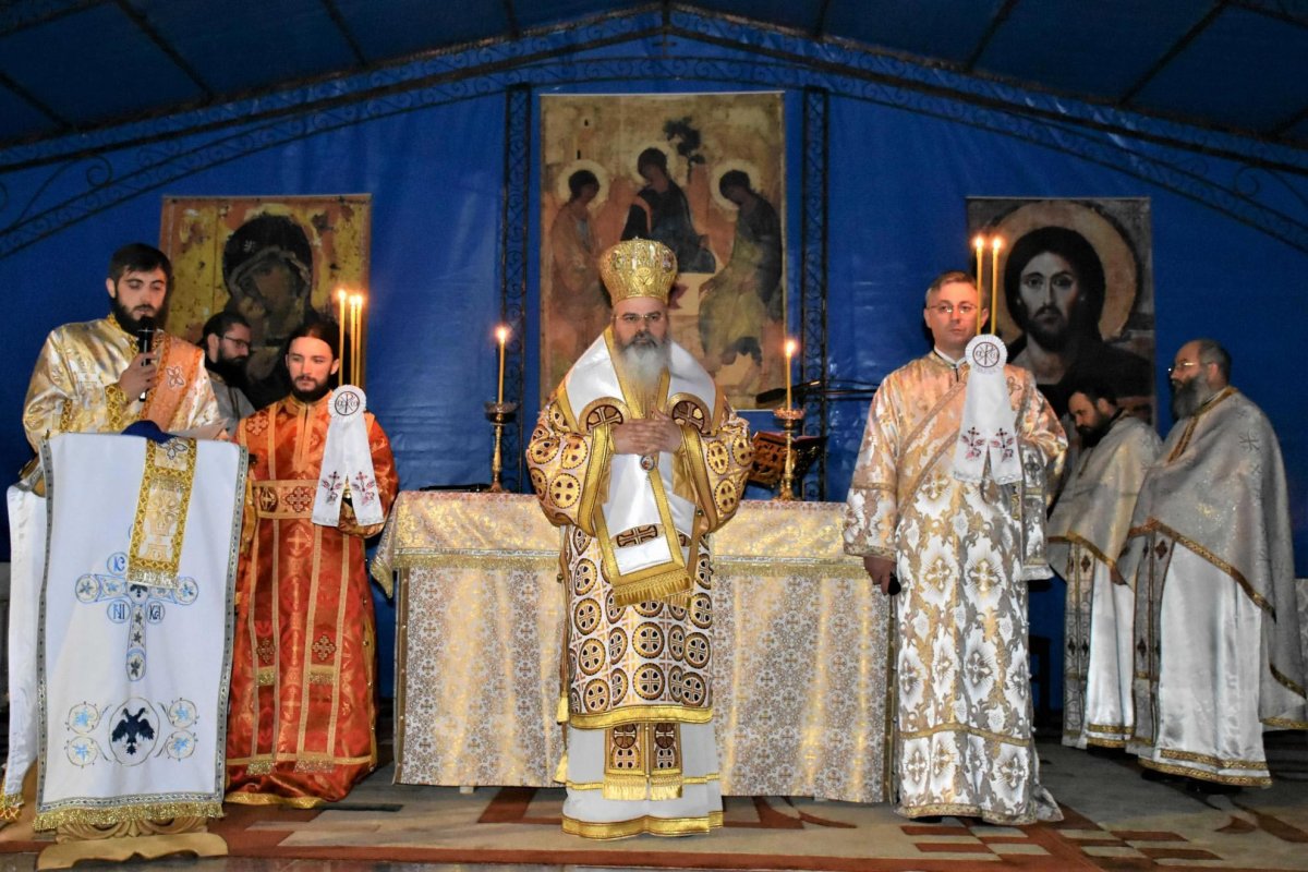 Slujbă de priveghere la Catedrala Episcopală din Huşi 145524
