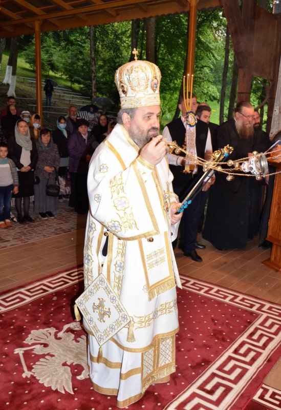 Slujire la Mănăstirea Crișan, Hunedoara 145539