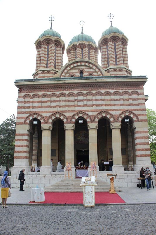 Tinerii ASCOR din Craiova și Târgu-Jiu ajută la desfășurarea slujbelor bisericești 145532