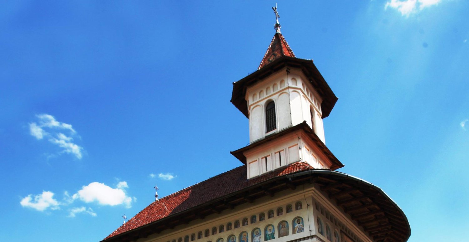 Biserica „Sfânta Treime” din Cisnădie, alături de elevii din localitate 145581