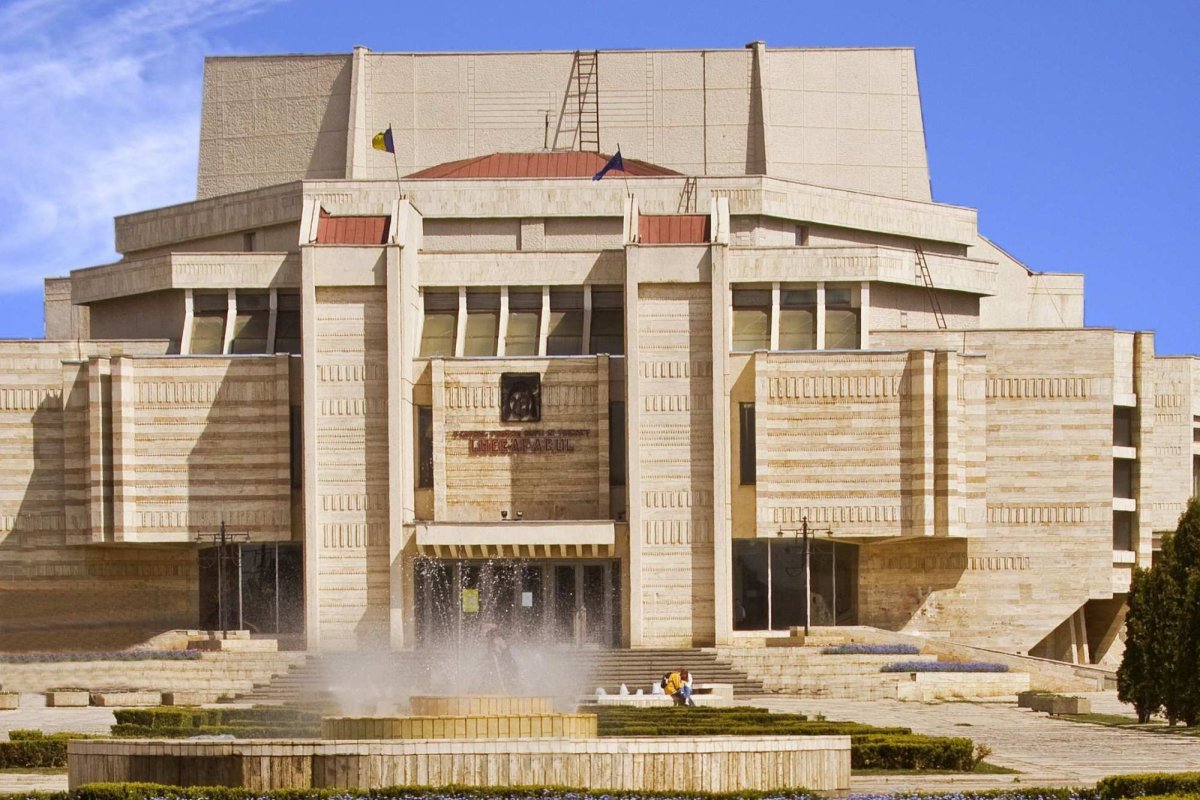 Copiii, sărbătoriţi la teatru  145622