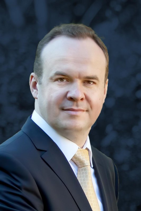 „Nu te poţi simți izolat cât timp Dumnezeu îţi bate în geamul imaginației” 145604