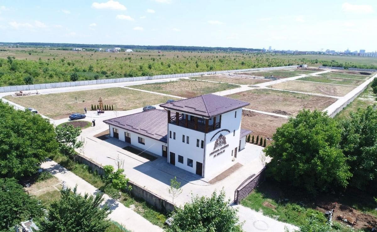 Responsabilitate și grijă pentru cei adormiți, la cimitirul eparhial al Arhiepiscopiei Bucureștilor 145596