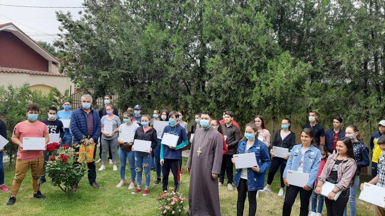 Un nou ajutor din partea Bisericii pentru elevi şi persoane nevoiaşe 145590
