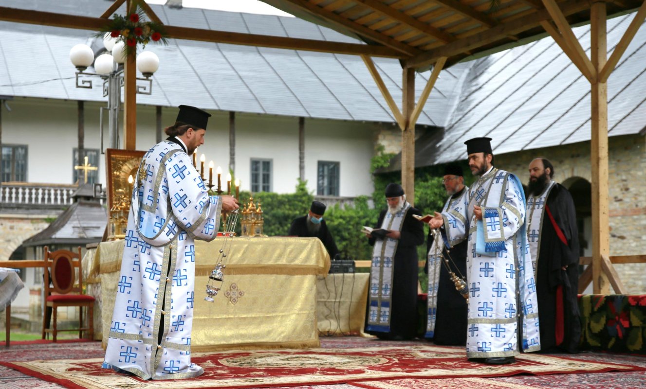 „Taina Dumnezeieștii Liturghii este taina înălțării noastre la Cer” 145739