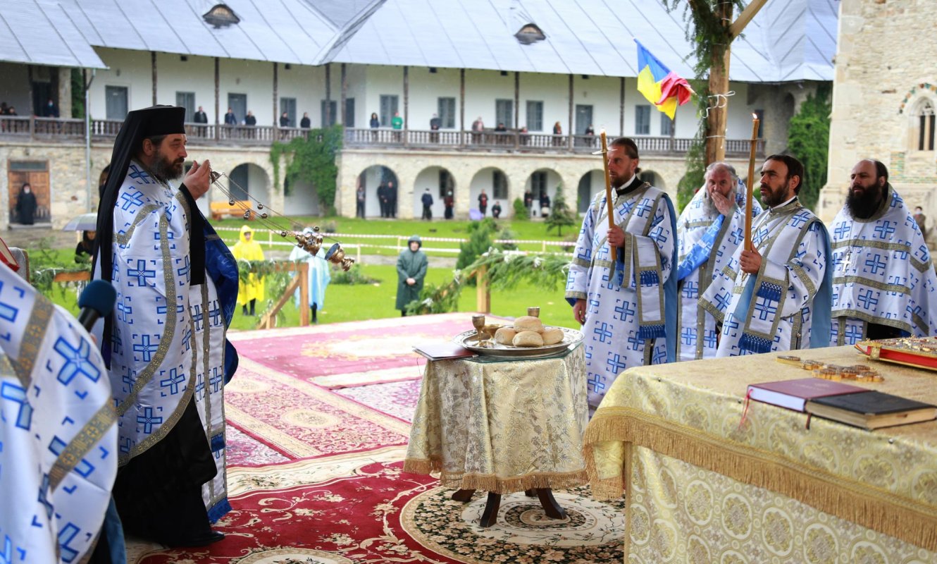 „Taina Dumnezeieștii Liturghii este taina înălțării noastre la Cer” 145740