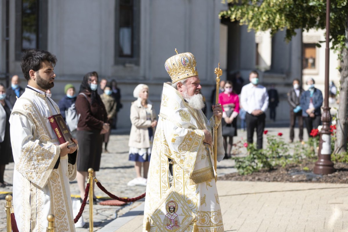 Sfinții Părinți de la Sinodul I Ecumenic, prăznuiţi pe Colina Bucuriei 145810