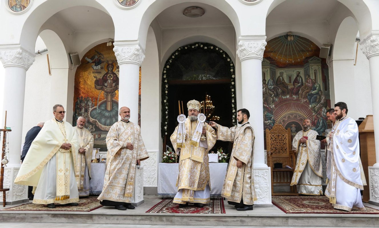 10 ani de la târnosirea bisericii din cartierul sibian Valea Aurie 145914