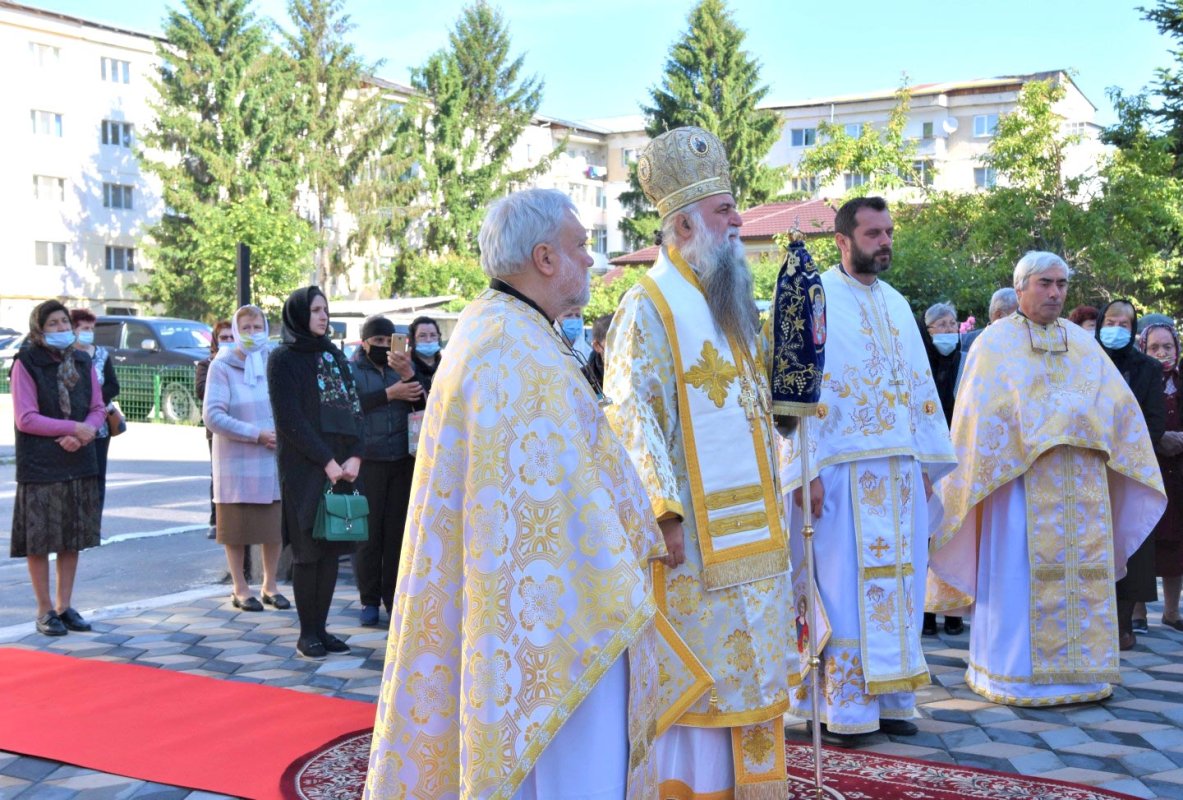 Slujiri arhierești în eparhii din Mitropolia Olteniei 145874