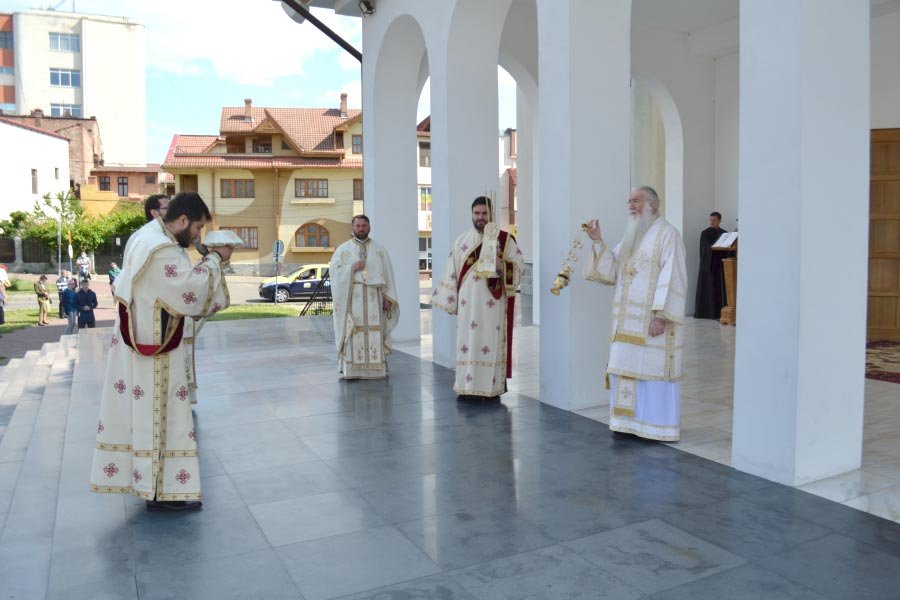 Slujiri arhierești în eparhii din Mitropolia Olteniei 145875