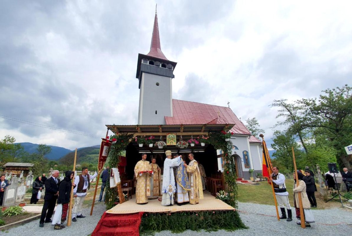 Târnosirea bisericii din Parohia Hădărău, Protopopiatul Câmpeni 145916