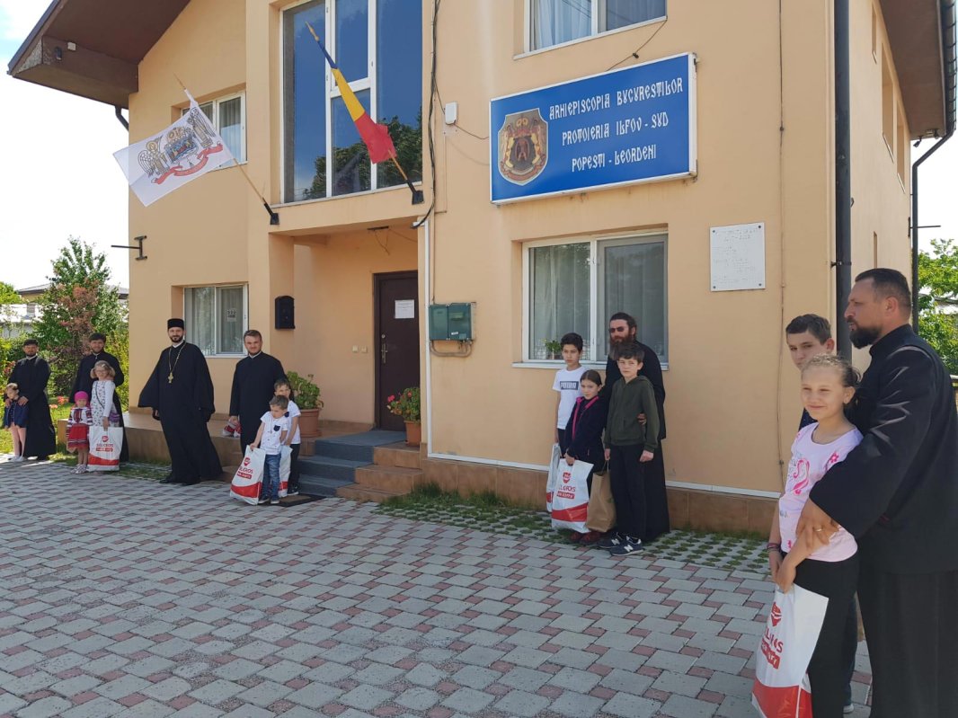Daruri pentru copiii preoților din satele Arhiepiscopiei Bucureștilor 145954