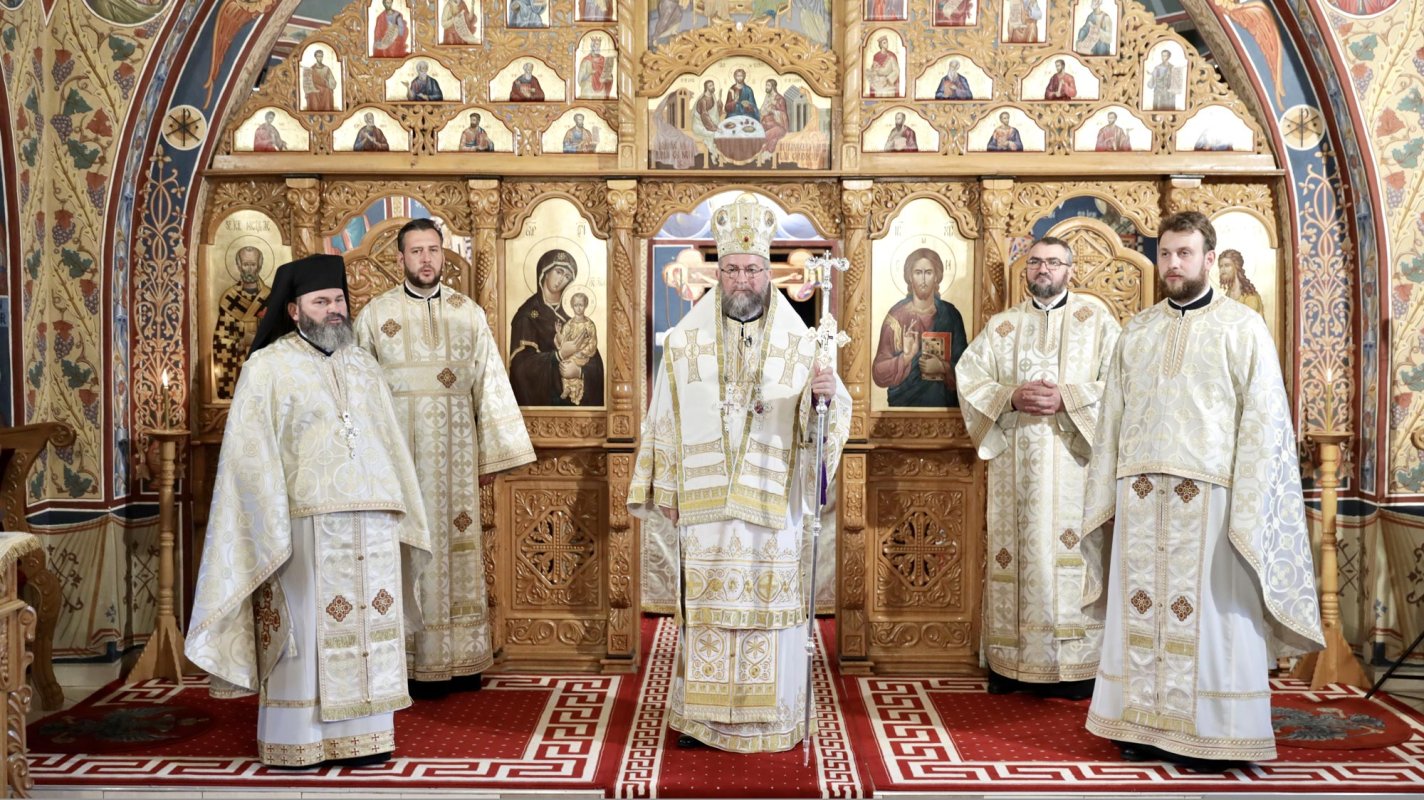 Slujiri arhiereşti la Baia Mare 145978