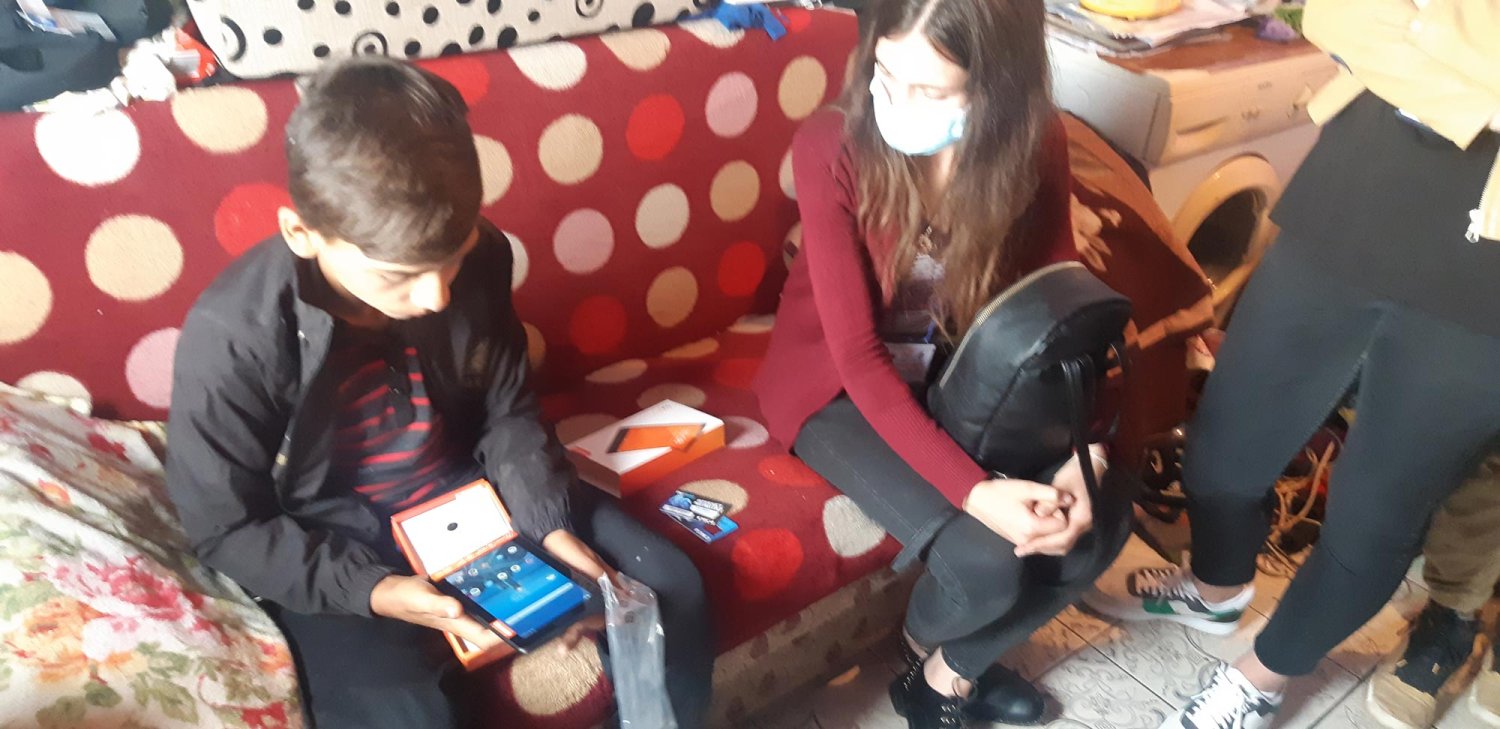 Tablete gratuite pentru elevii silitori din municipiul Reșița 145987