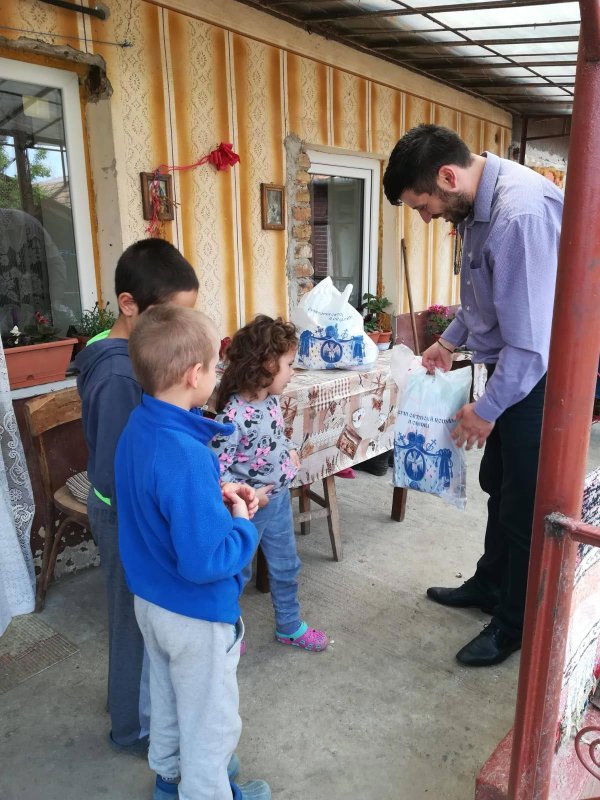 1.893 de voluntari bihoreni, implicaţi în ajutarea semenilor 146043