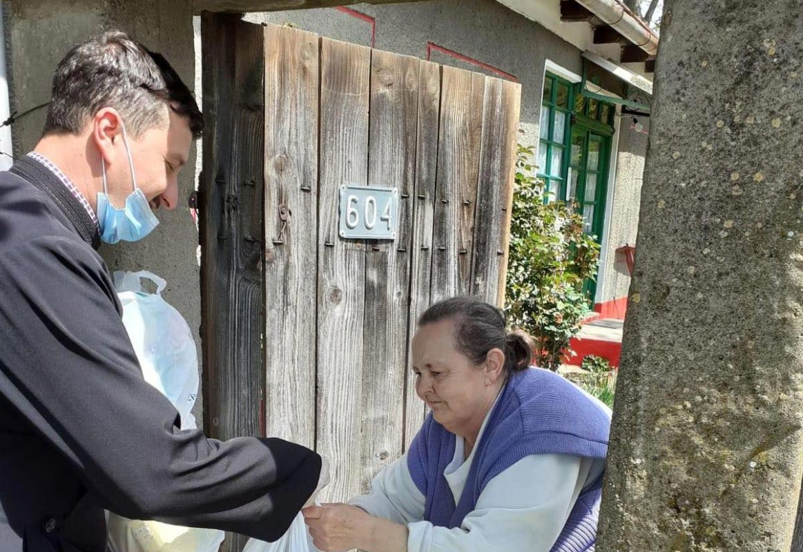 1.893 de voluntari bihoreni, implicaţi în ajutarea semenilor 146049