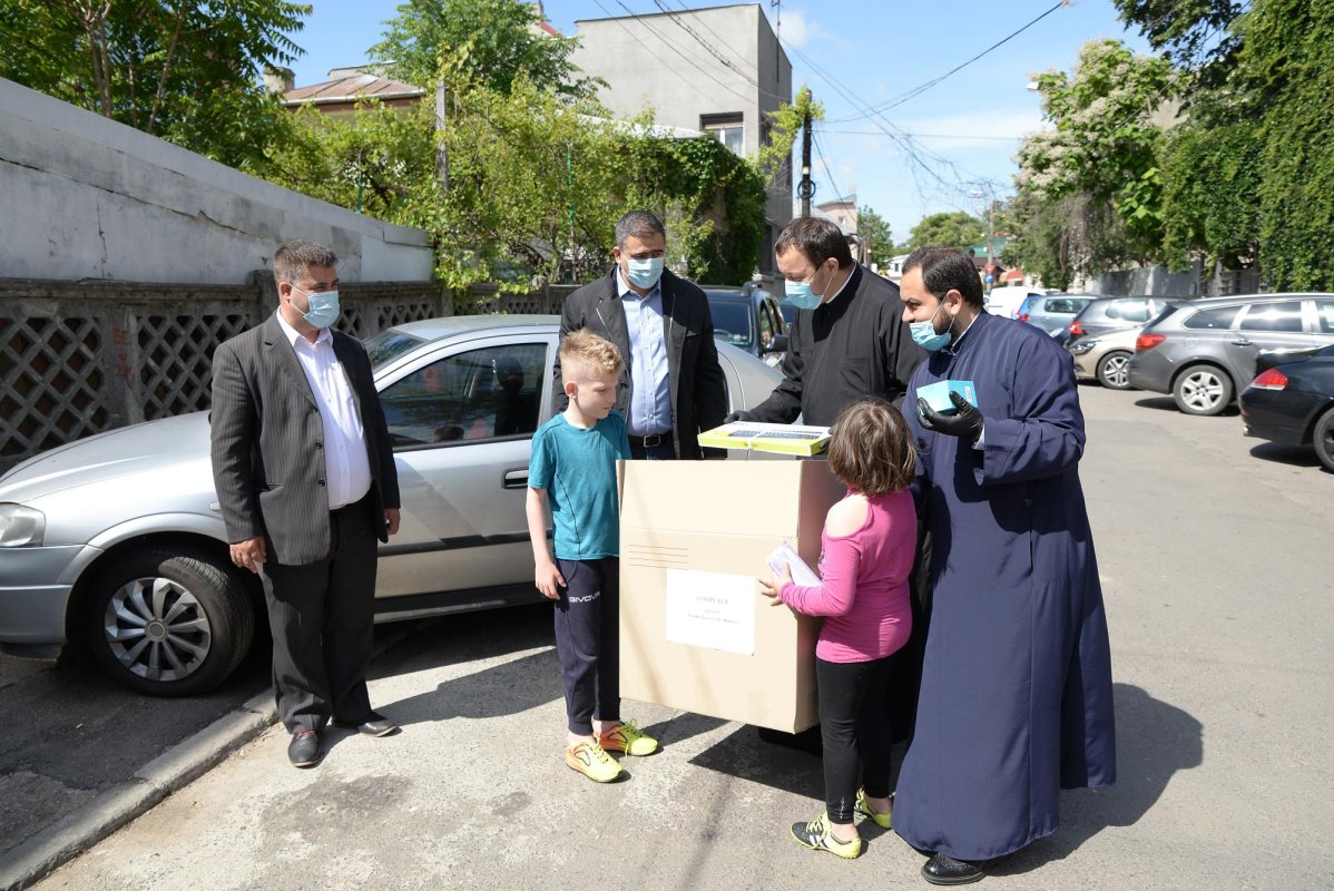 Ajutor de la Parohia Iancu Vechi-Mătăsari pentru semenii aflați în suferință 146035