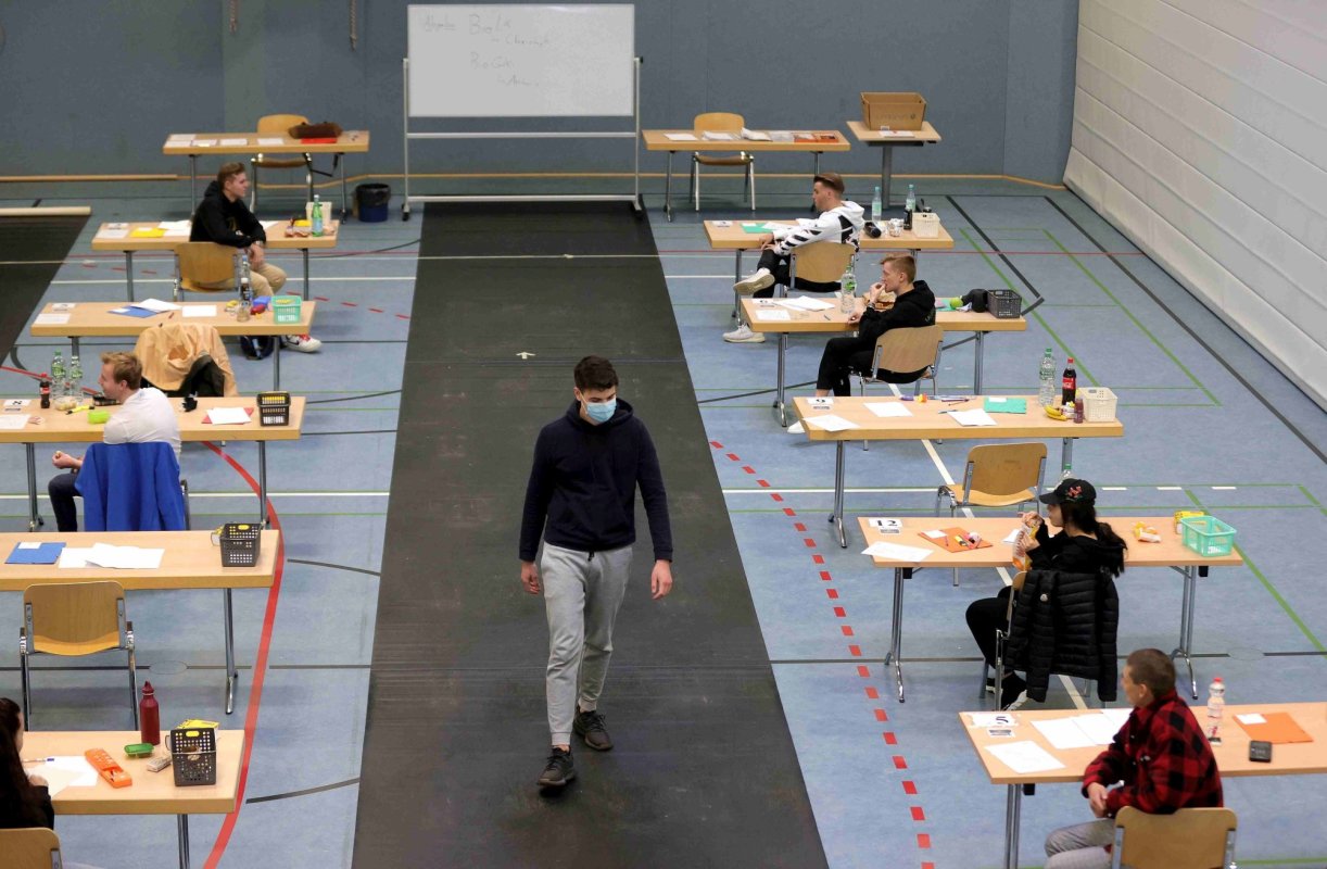 Calendarul sesiunilor speciale de examen 146061