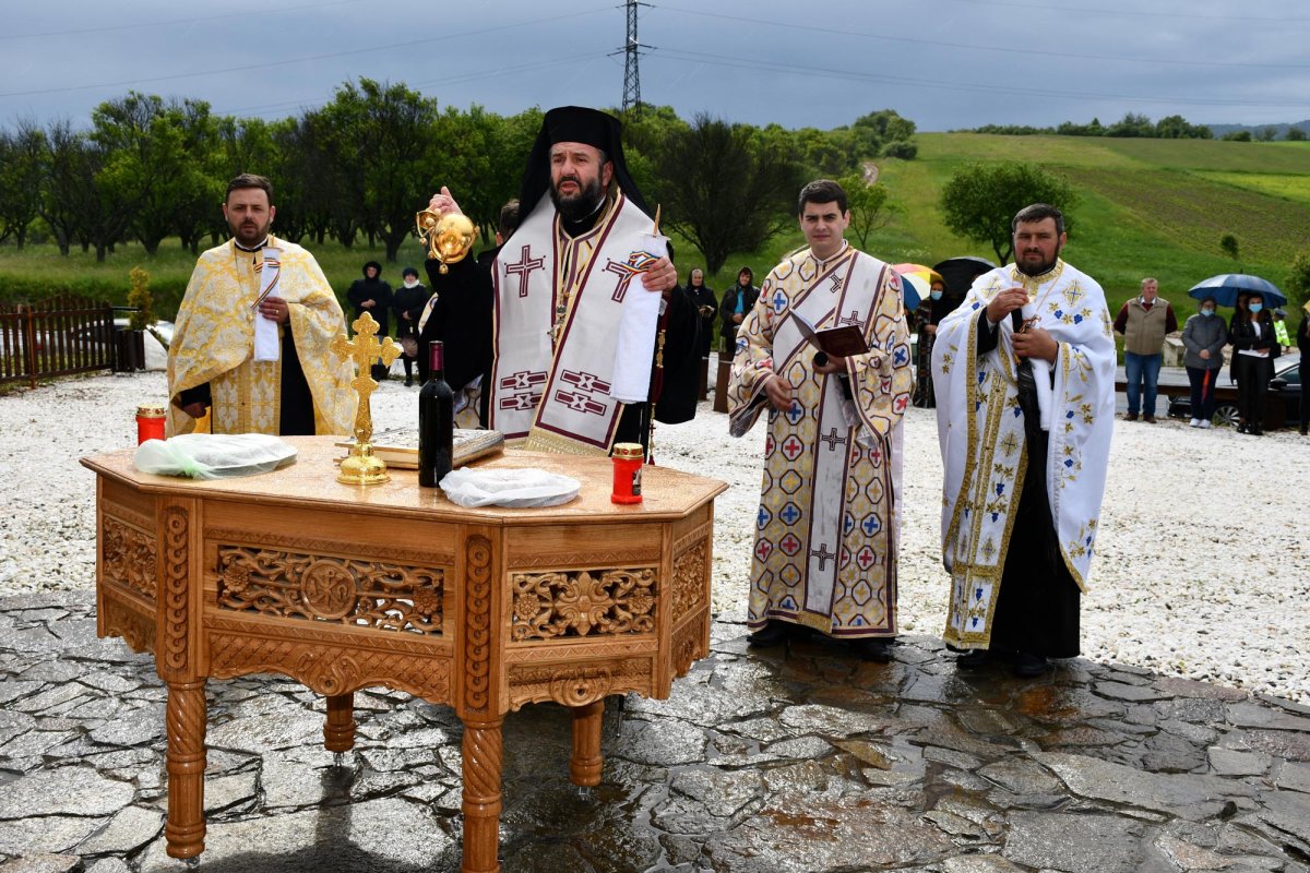 Eroii neamului pomeniți la Crucea-monument de la Domașnea, județul Caraș-Severin 146040