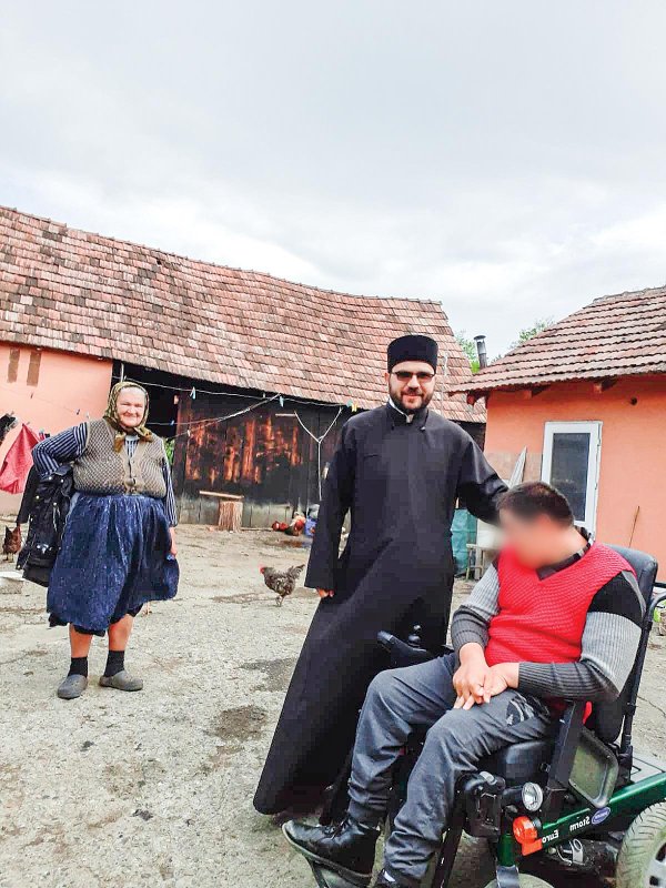 Cărucior electric pentru un tânăr cu dizabilităţi din satul sibian Ştenea 146176