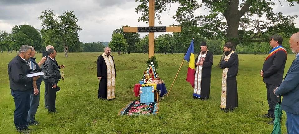 Cruce pentru eroii neamului căzuţi în luptele de la Scutaru 146186