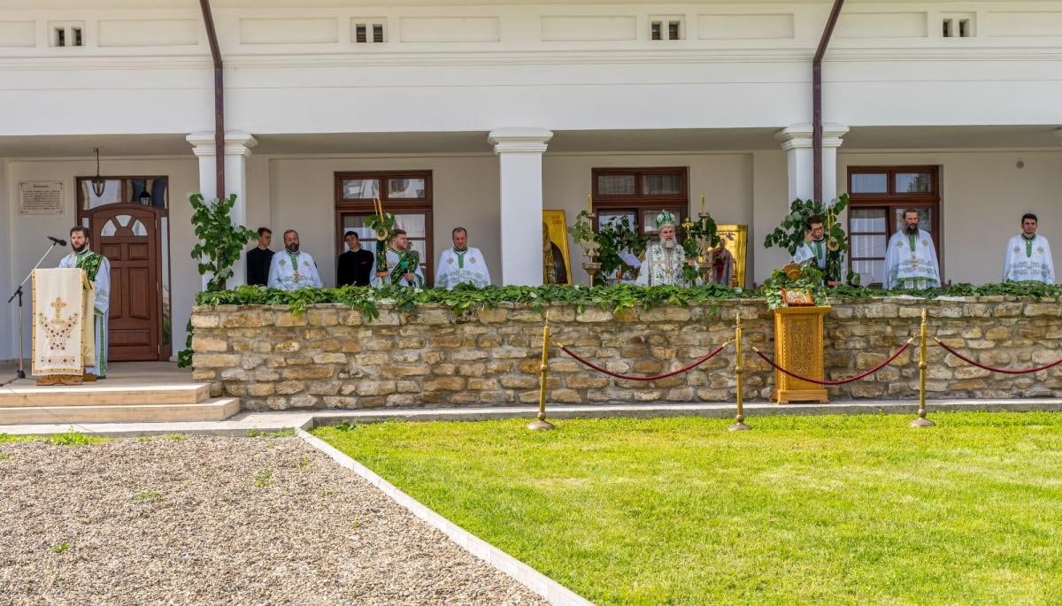 Sărbătoarea Cincizecimii la Roman 146378