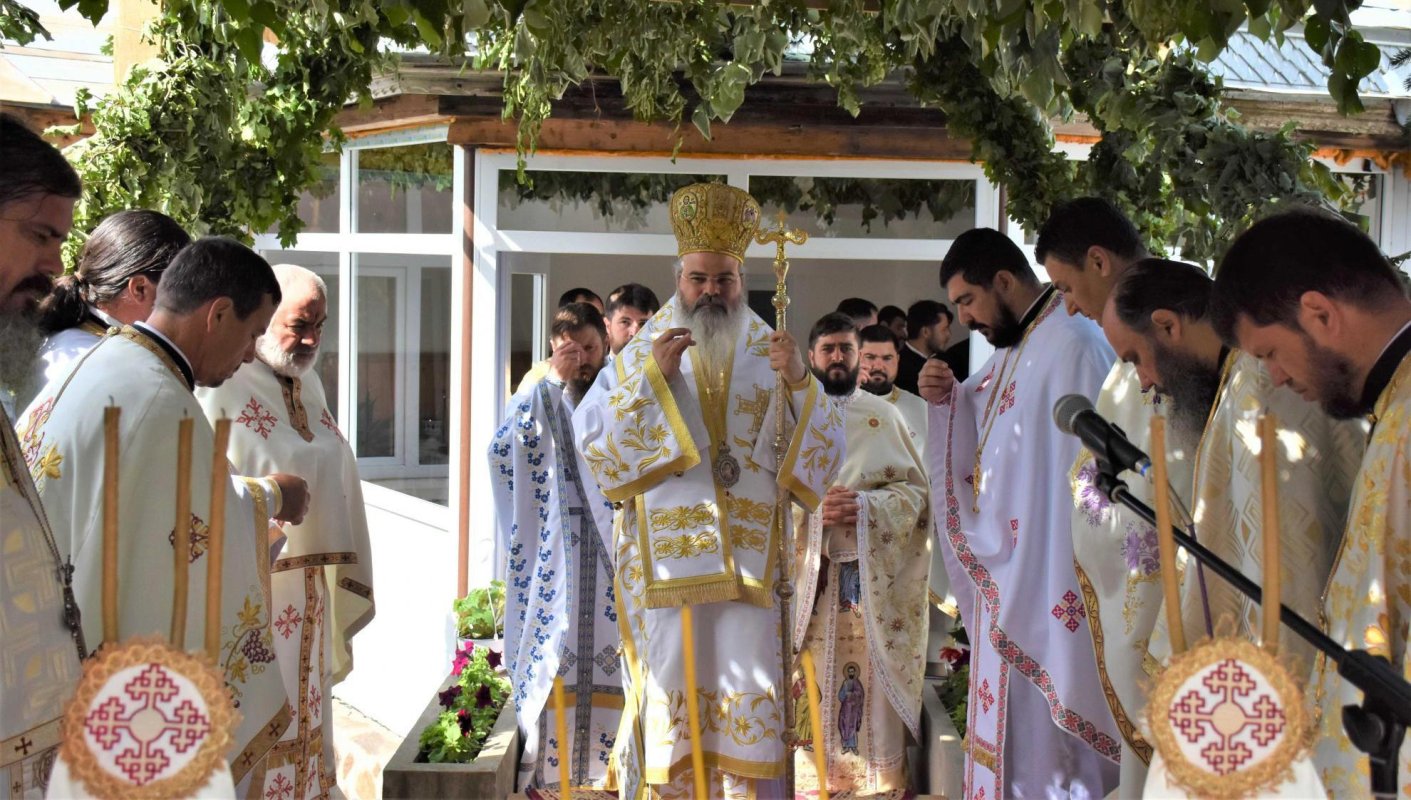 „Preasfânta Treime este obârşia dragostei dintre noi” 146421