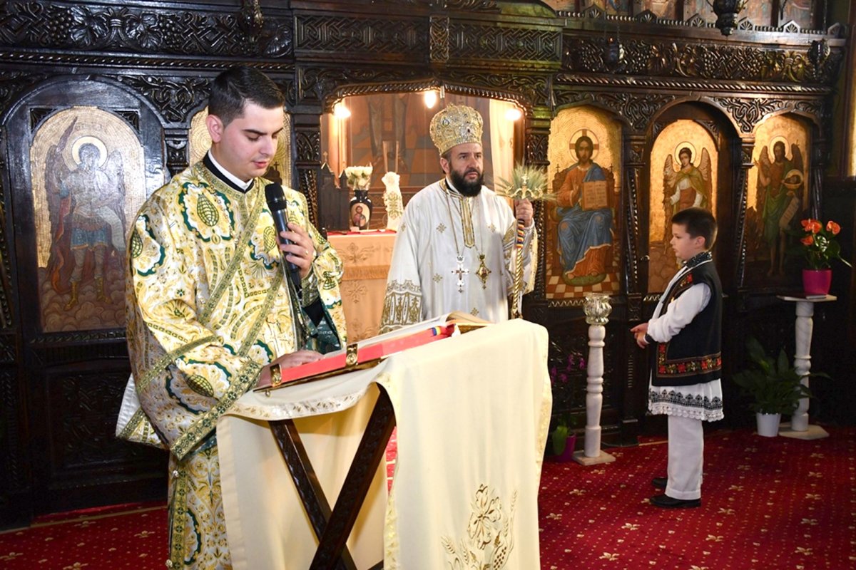 Hramul Parohiei Ferdinand din Oțelu Roșu, județul Caraș-Severin 146509