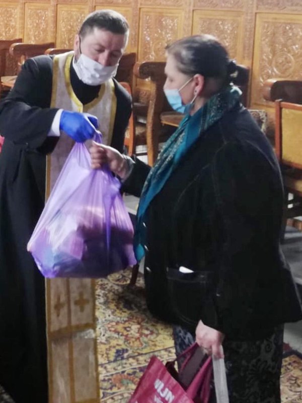 Ajutorarea persoanelor vulnerabile continuă în eparhii 146544
