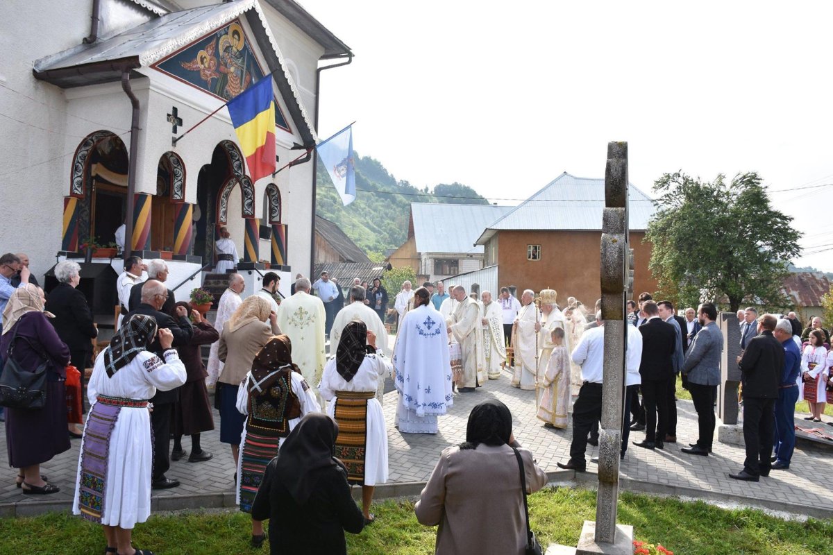 Resfințirea bisericii din Bichigiu 146572
