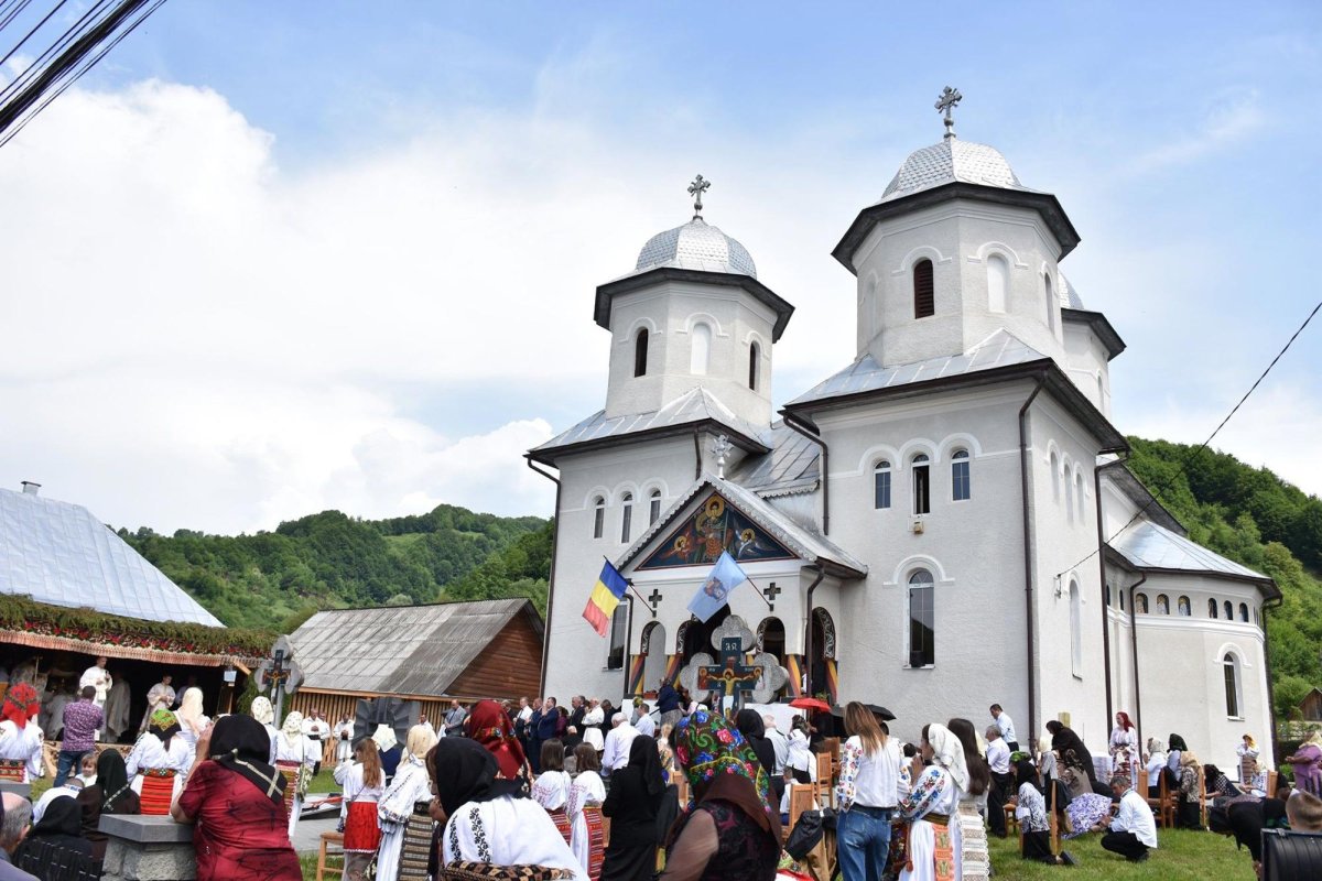 Resfințirea bisericii din Bichigiu 146574