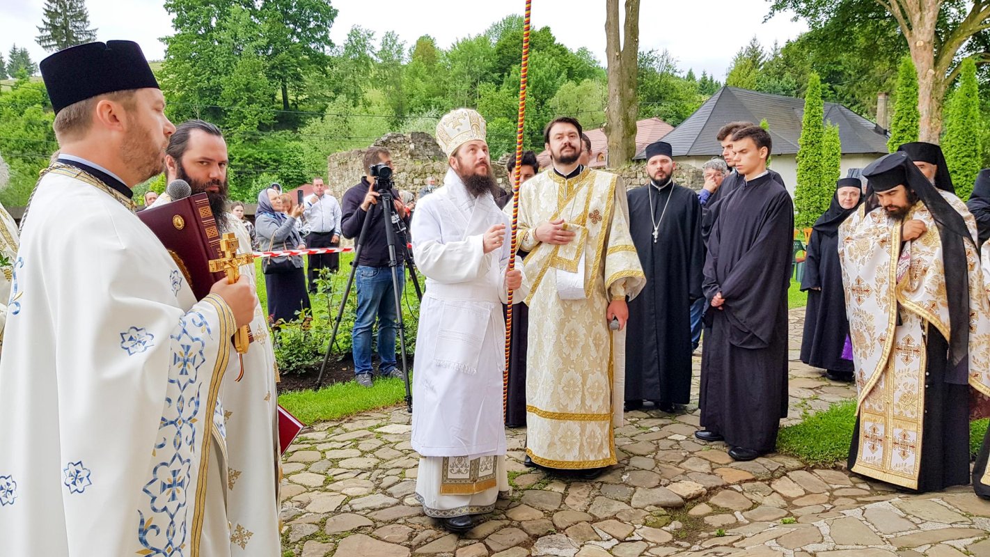Biserica Mănăstirii Humor a fost resfinţită 146807