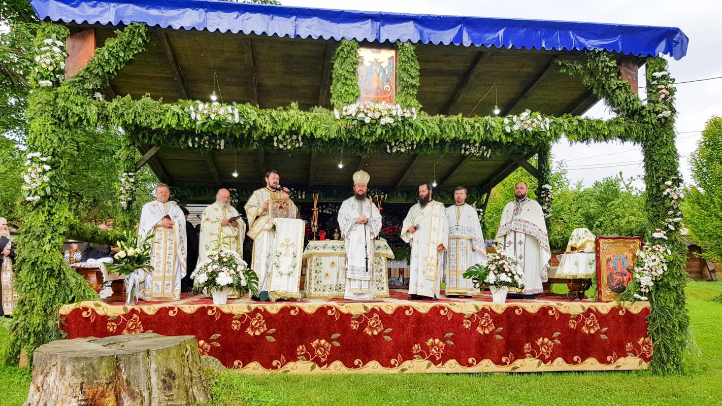 Biserica Mănăstirii Humor a fost resfinţită 146808