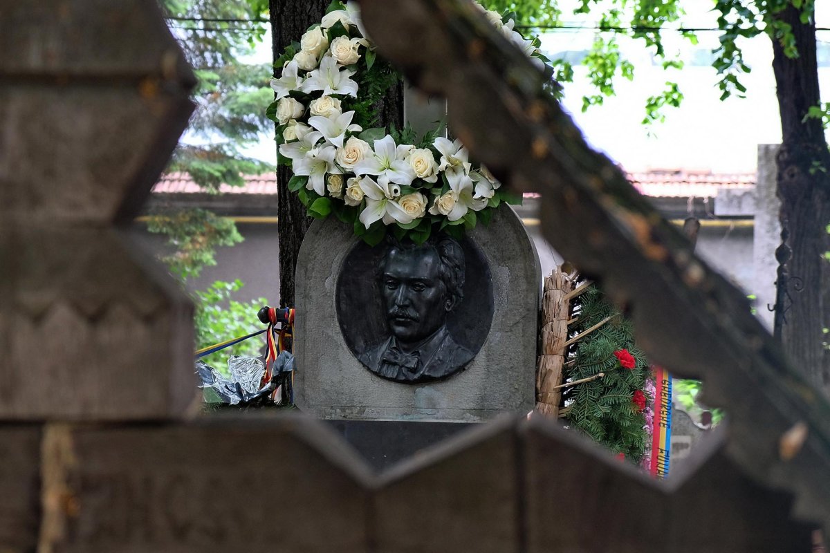 Slujbe de pomenire pentru poetul național Mihai Eminescu 146768