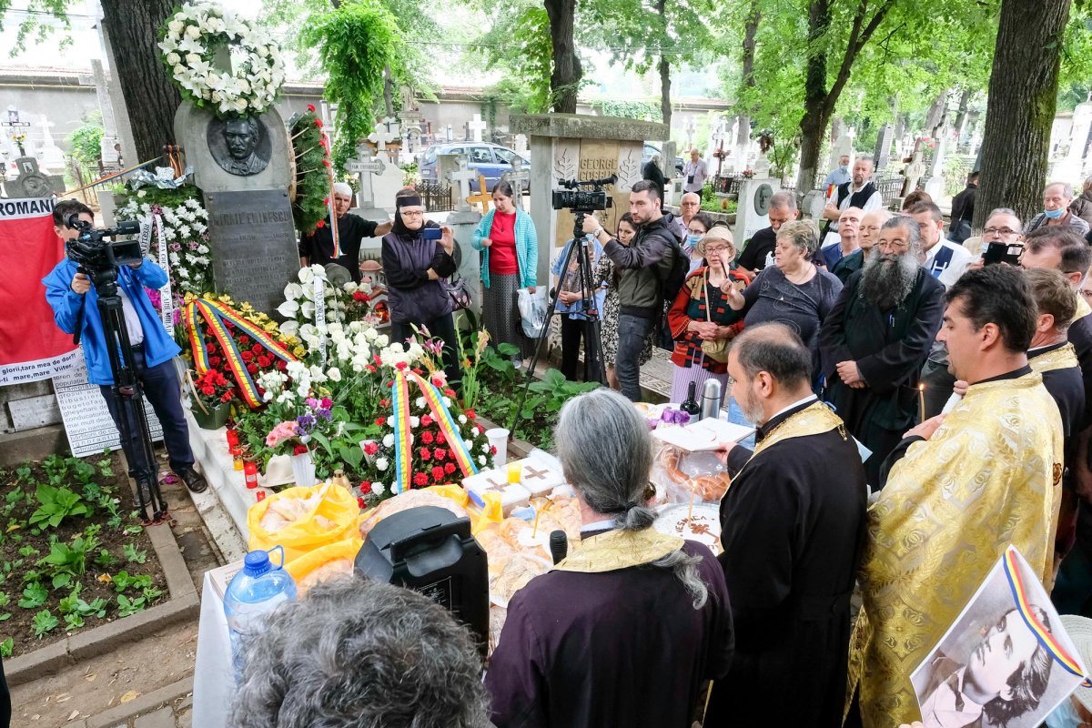 Slujbe de pomenire pentru poetul național Mihai Eminescu 146775