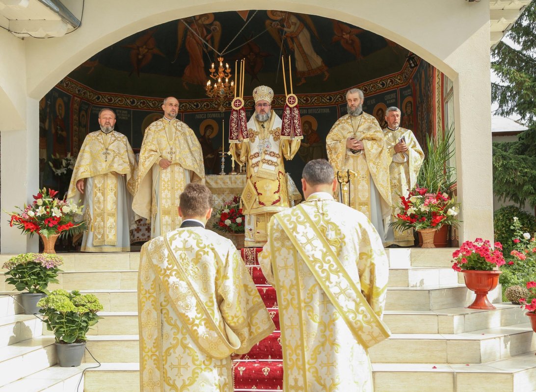 Slujiri arhiereşti în Duminica Tuturor Sfinţilor 146758