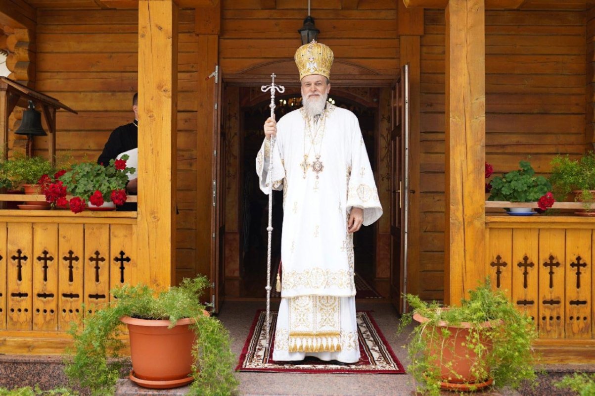 Slujiri arhiereşti în Duminica Tuturor Sfinţilor 146762