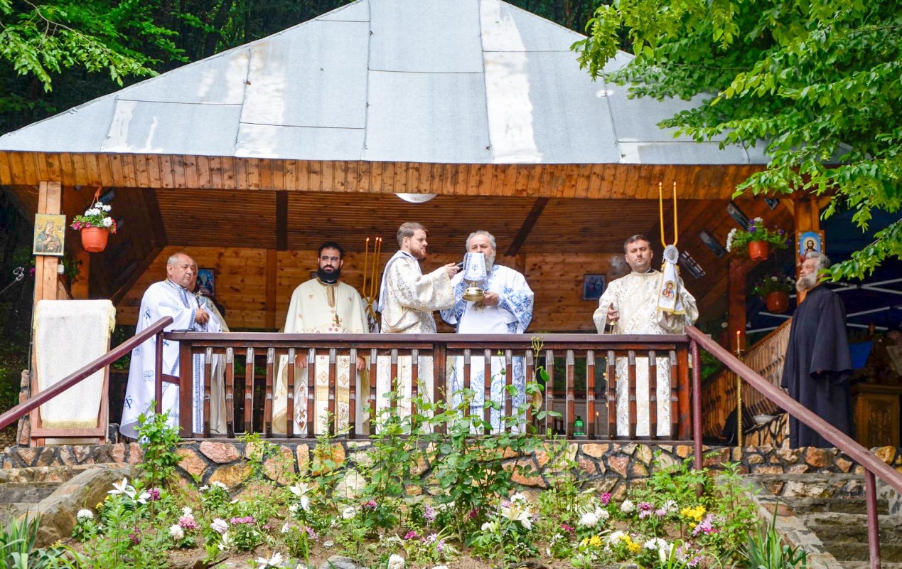 Hramul Schitului Suseni-Colț, Hunedoara 146917