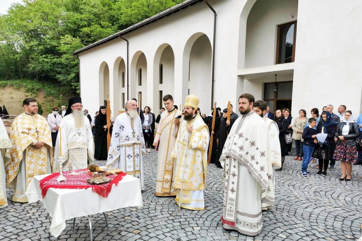 Slujiri şi hramuri în Arhiepiscopia Vadului, Feleacului şi Clujului 146918