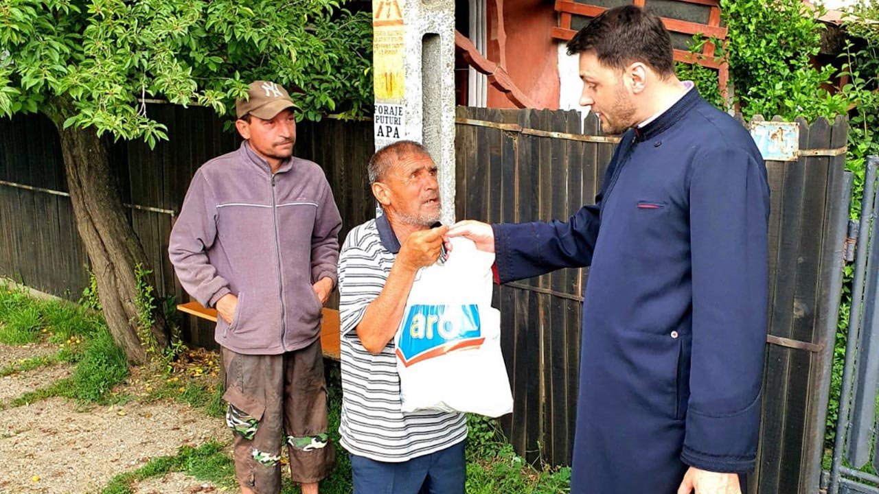 Ajutoare din partea parohiilor pentru persoanele nevoiaşe 146989