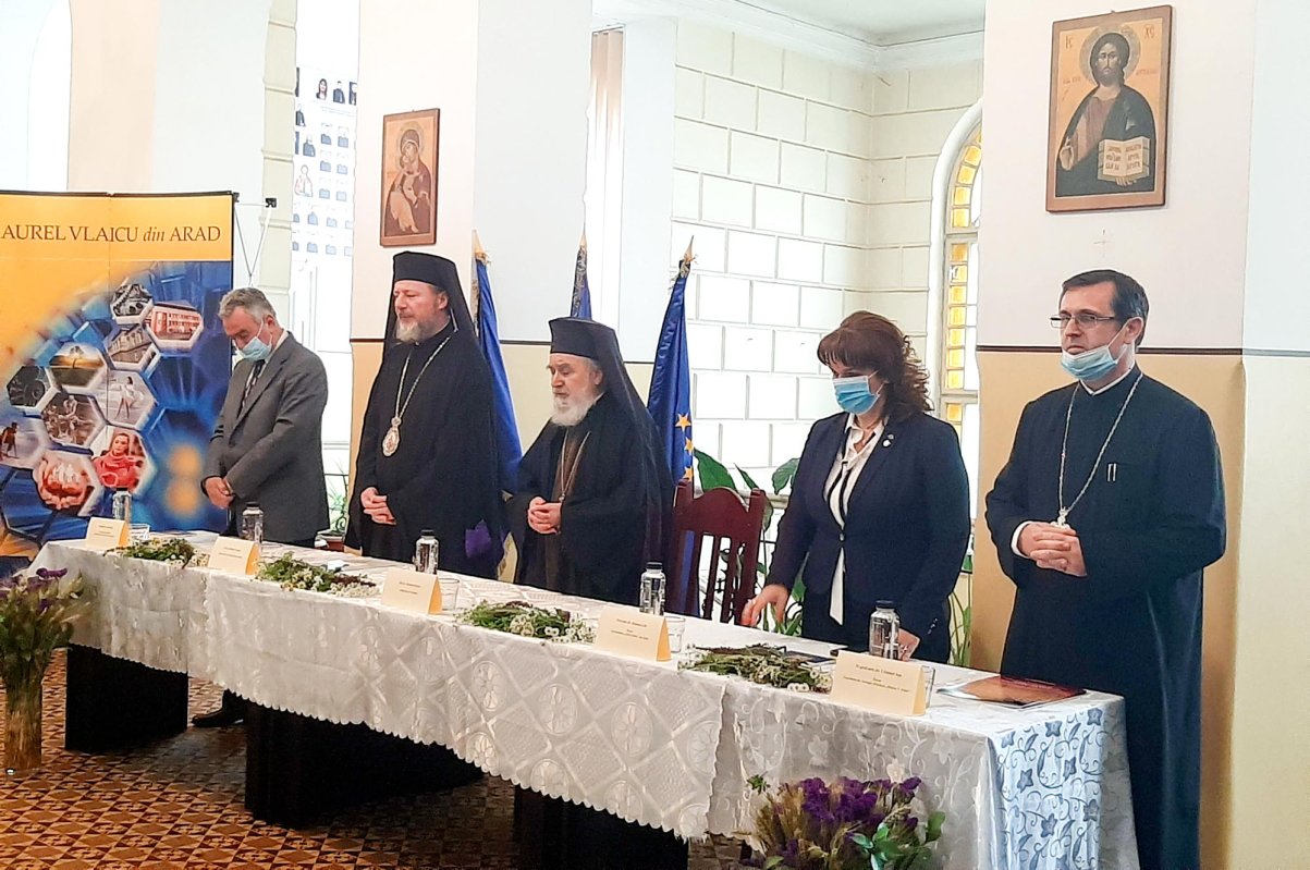 Distincție pentru Preasfinţitul Părinte Emilian Crişanul 146960