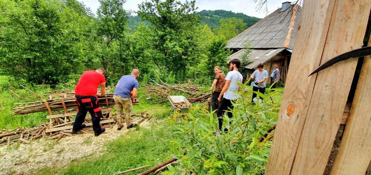 Tabăra de voluntariat „Bunicii noștri din Țara Moților”, organizată de ASCOR 147138