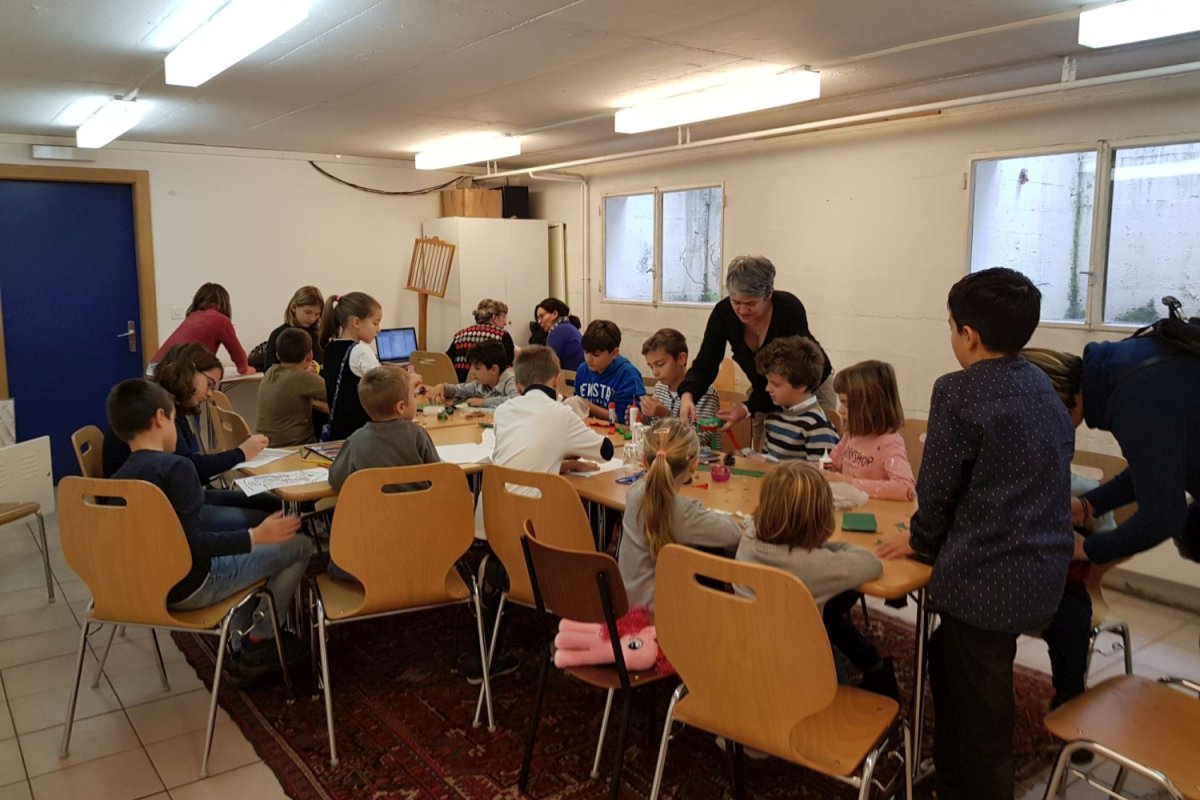 Capela din Lausanne, locul unde „încap” toţi sfinţii români 147115